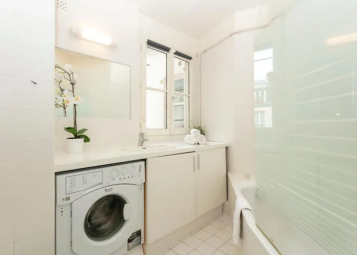 Bnbnova - Notre-dame - 1br With Balcony *